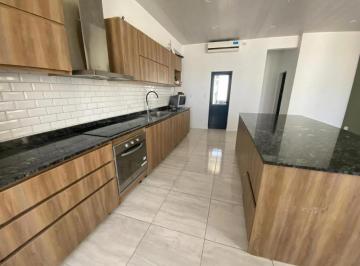 Campo · 167m² · 5 Ambientes · 2 Cocheras · Moderna Casa 4 Dorm. con Pileta en Horizontes Al Sur - Lista Para Mudarse