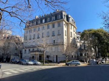 Departamento · 200m² · 5 Ambientes · 1 Cochera · Elegante Piso en Alquiler en Las Calles Mas Parisinas de Palermo Chico