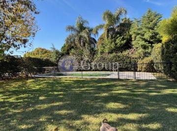 Casa · 274m² · 8 Ambientes · 4 Cocheras · Casa Chalet en Venta en Santa María de Los Olivos, Malvinas Argentinas, G. B. a. Zona Norte