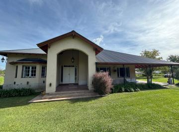 Quinta vacacional · 250m² · 4 Ambientes · Excelente Quinta Sobre 5000 m en PH