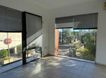 Oficina comercial · 45m² · 3 Ambientes · Oficina en Alquiler a 50 m de La Recta Martinolli Frente Al Disco