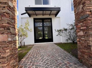 Casa · 203m² · 4 Ambientes · 2 Cocheras · Casa en Venta en San Rafael, Villanueva, Tigre