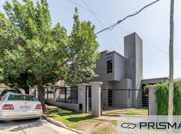 Casa · 112m² · 6 Ambientes · 1 Cochera · Oportunidad - Dúplex 3 Dorm. - Villa Allende