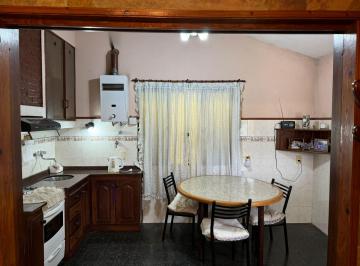 Casa · 200m² · 6 Ambientes · 2 Cocheras · Casa en Venta en Barrio Belgrano