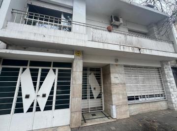 Casa · 270m² · 5 Ambientes · 1 Cochera · Casa en Abasto