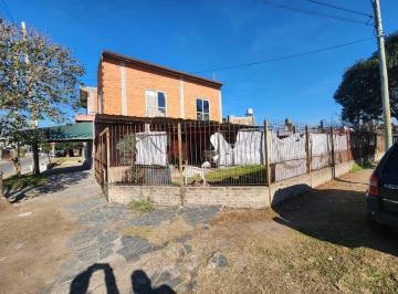 Casa · 114m² · 4 Ambientes · 1 Cochera · Casa 4 Amb con Cochera y Fondo