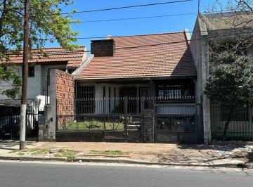 Casa · 230m² · 4 Ambientes · 1 Cochera · Venta Casa 4 Amb en Piñeyro