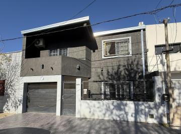 Casa · 133m² · 5 Ambientes · 2 Cocheras · Casa de 3 Dorm. en Bolivia E/ Bossinga y Brasil, Ensenada