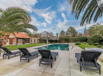 Casa · 380m² · 6 Ambientes · 3 Cocheras · Casa en Venta - Alquiler 6 Amb Piscina Gge Jardin 40 X 39 m Apto Credito / Permuta Menor Valor