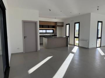 Casa · 177m² · 4 Ambientes · 2 Cocheras · Venta Casa a Estrenar de 4 Ambientes con Piscina en Prados del Oeste, Moreno
