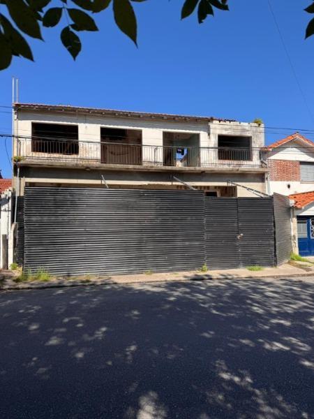Lote en venta 337m² con construcción — Barrio Los Troncos
