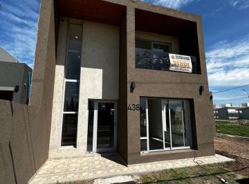 Casa · 125m² · 2 Dormitorios · 1 Cochera · Amplia Casa a Estrenar en Alquiler, Alvarez!