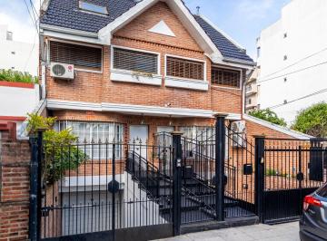 Casa · 243m² · 5 Ambientes · 3 Cocheras · Venta Casa Duplex 5 Amb con 3 Coch y Jardin
