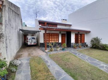 Casa · 127m² · 5 Ambientes · 1 Cochera · Venta Casa 4 Dorm. Coch y Parque B° Caisamar