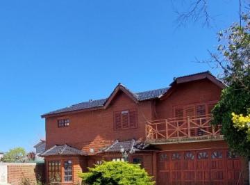 Casa · 200m² · 6 Ambientes · 2 Cocheras · Casa en Venta - 4 Dorm. 2 Baños - Mar del Tuyú