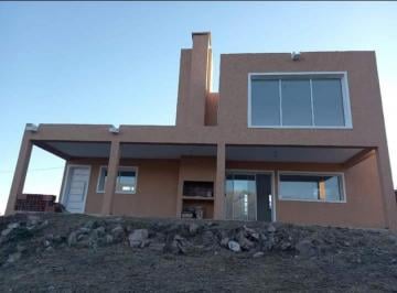 Casa · 130m² · 4 Ambientes · Casa en Venta - 3 Dorm. 2 Baños - Córdoba