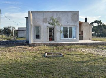 Quinta vacacional · 82m² · 2 Ambientes · 1 Cochera · Quinta en Colonia San Juan