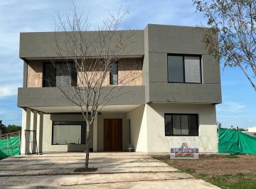 Casa · 170m² · 5 Ambientes · 2 Cocheras · Casa - Santo Tomás