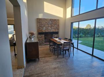 Casa de 8 ambientes, Maipú · Venta Casa Barrio Privado Villa Atilia