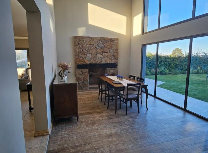 Casa · 320m² · 8 Ambientes · 2 Cocheras