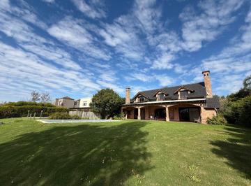 Casa · 240m² · 5 Ambientes · 5 Cocheras · Casa en Venta Santa Clara