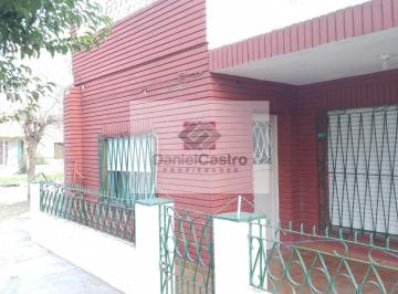 Casa · 140m² · 3 Ambientes · Alquiler Isidro Casanova