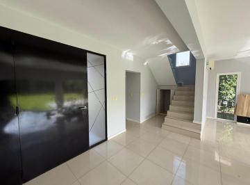 Casa · 230m² · 4 Ambientes · 3 Cocheras · Casa en Alquiler Barrio Los Alisos