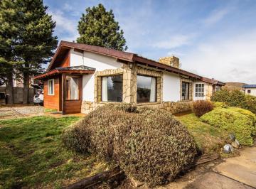 Casa · 145m² · 4 Ambientes · 1 Cochera · Casa Chalet en Venta en Dina Huapi, Bariloche, Patagonia