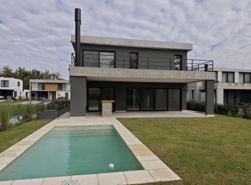 Casa · 268m² · 7 Ambientes · 4 Cocheras · Excelente Casa en Lote Interno a Estrenar en Azzurra Tortugas