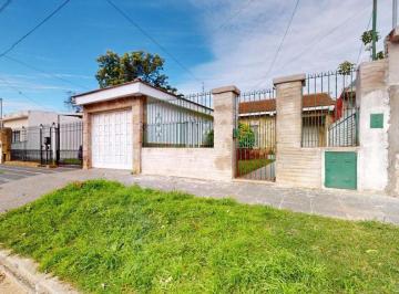 Casa · 65m² · 3 Ambientes · 1 Cochera · Venta Casa 3 Amb Parque y Parrilla Villa España