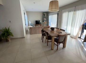 Casa de 5 ambientes, San Rafael · Venta de Casa - B°privado