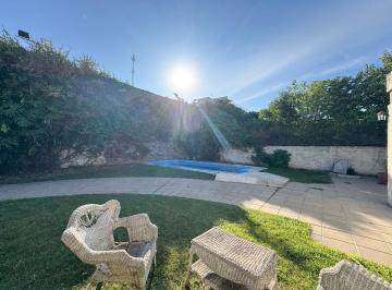 Casa · 300m² · 4 Ambientes · 5 Cocheras · Casa en Venta en Merlo Sur