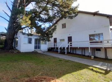 Casa · 200m² · 4 Ambientes · 3 Cocheras · Chalet 4 Amb. en Sierra de Los Padres