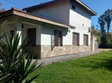 Casa · 138m² · 9 Ambientes · 1 Cochera · Casa en City Bell Calle 459 y 21c