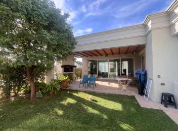 Casa · 240m² · 7 Ambientes · 2 Cocheras · Estancia Bulnes