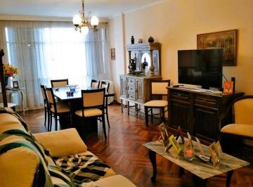 Departamento · 130m² · 6 Ambientes · 1 Cochera · Departamento con Cochera en Venta - Centro