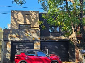 Casa de 5 ambientes, Vicente López · Excelente Casa de 5 Amb. con Jardín Muy Bien Ubicada