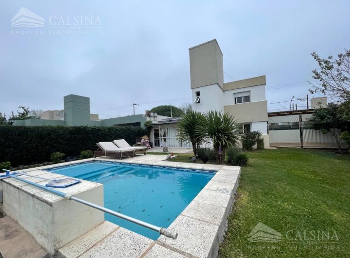 Casa · 136m² · 4 Ambientes · 2 Cocheras