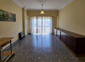 Departamento de 4 ambientes, Mar del Plata · Piso en Planta Alta de 4 Ambientes Acceso por Escalera. con Cochera