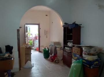PH de 3 ambientes, Pompeya · Buen PH Sin Expensas 1° Piso con Patio