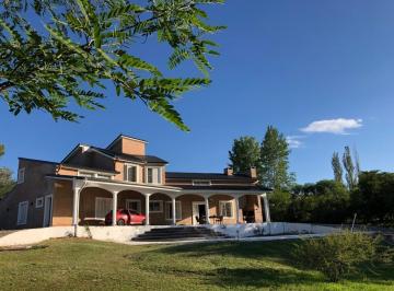 Casa · 520m² · 7 Ambientes · 3 Cocheras · Caseron Vendo en Tanti, Hermosa Propiedad 4d 4 B Quincho Asador Cocheras y Piscina!