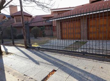 Oficina comercial · 650m² · 10 Ambientes · 2 Cocheras · Casa en Alquiler Uso Comercial/local/oficina en Urca
