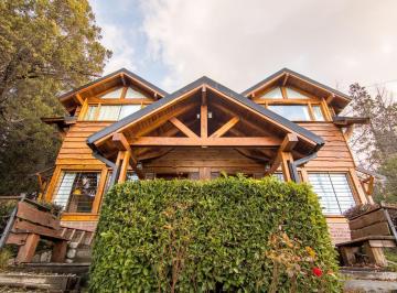 Casa · 83m² · 5 Ambientes · 2 Cocheras · Casa Dúplex en Alquiler en Bariloche, Patagonia, Argentina