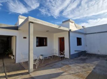 Casa · 350m² · 8 Ambientes · 1 Cochera · Venta de Casa en Buena Ubicacion en Villa Dolores, Traslasierras
