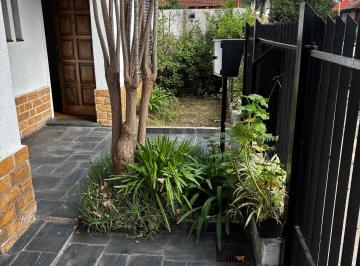 Casa de 5 ambientes, Vicente López · Alquiler 4 Dorm., Garaje Cubierto y Jardín