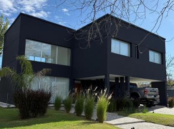 Casa · 5 Ambientes · Casa en Fincas de Hudson