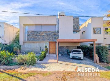 Casa · 168m² · 4 Ambientes · Casa en Venta en Ibarlucea Barrio Cerrado Club Logaritmo