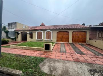 Casa · 240m² · 5 Ambientes · 1 Cochera · Casa en Venta Cerro de Las Rosas 3d Apta Credito