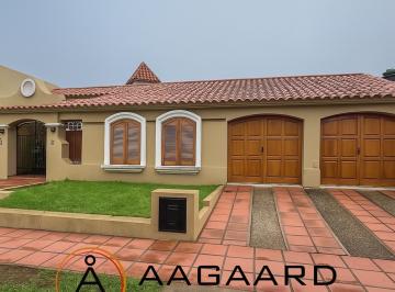 Casa · 240m² · 5 Ambientes · 1 Cochera · Casa en Venta Cerro de Las Rosas 3d Apta Credito
