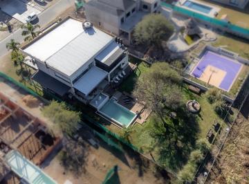 Casa · 540m² · 3 Dormitorios · 2 Cocheras · Casa en Venta Country La Arbolada con Vista a Las Sierras
